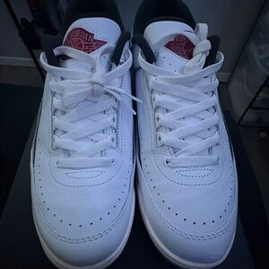 White low top jordan 2